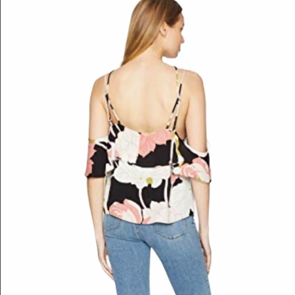 NWT Cupcakes and Cashmere Bixby Floral Top - Picture 2 of 6